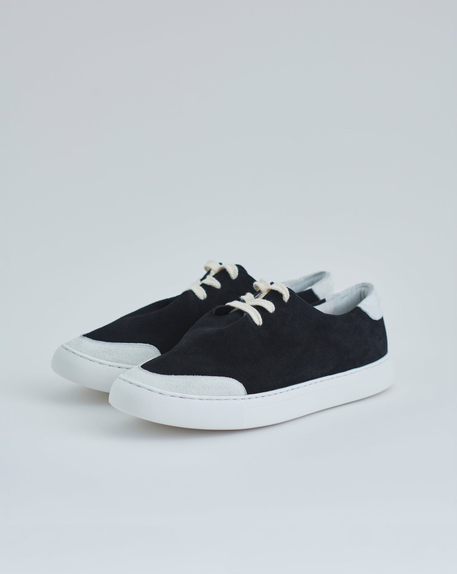 TOUN Three Black