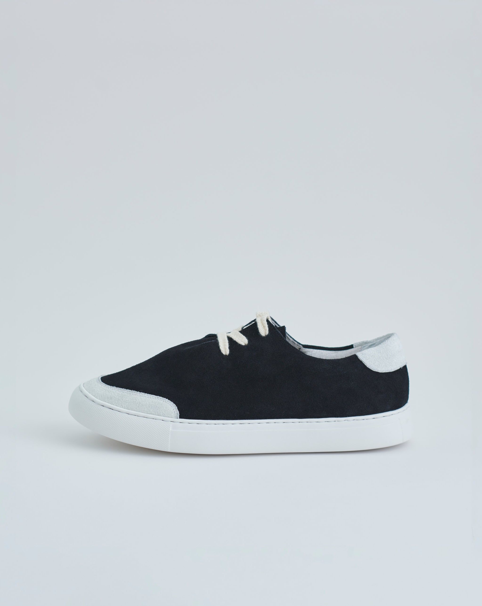 TOUN Three Black