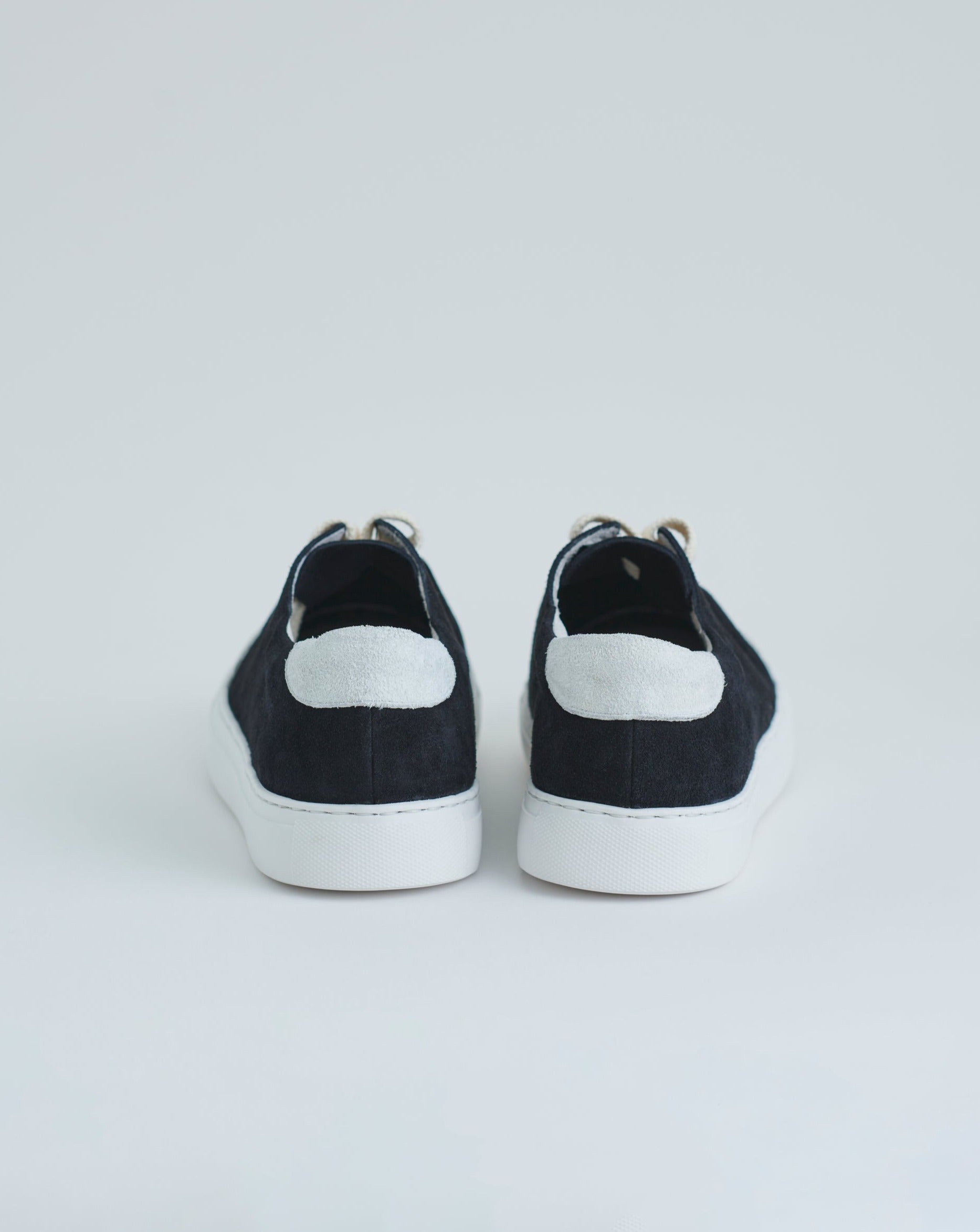 TOUN Three Black