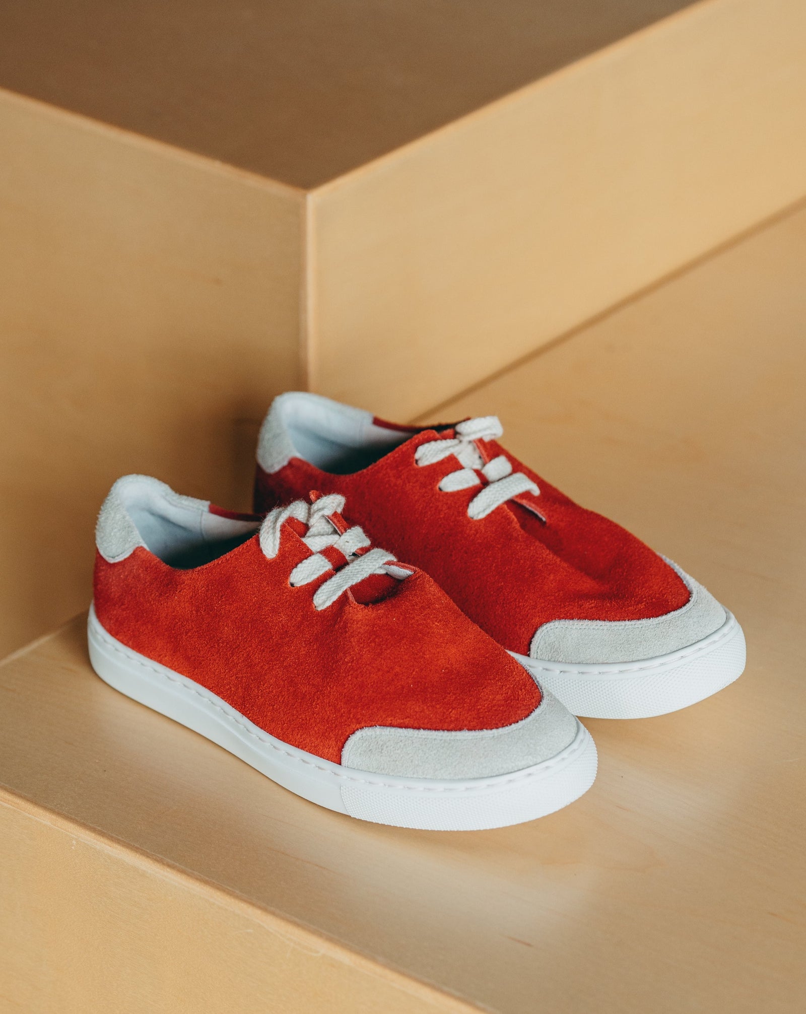 TOUN Three Red | 奈良生まれのスニーカー